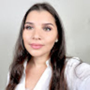 Meet your Posher, Claudia